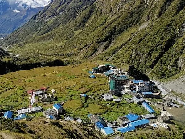 Manaslu region mountain trail Nepal