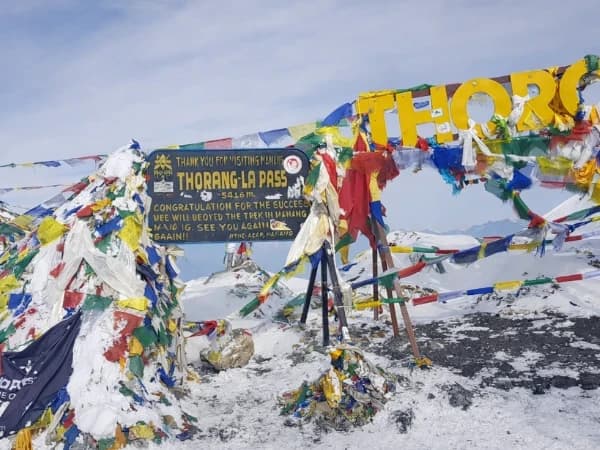Annapurna Circuit trail in November with snow-dusted peaks