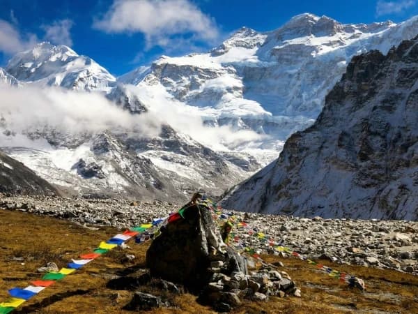 kanchenjunga north base camp himalayan wilderness
