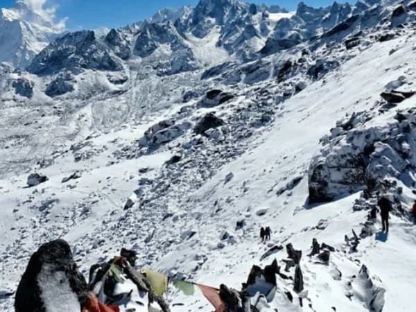 sele le pass kanchenjunga trek
