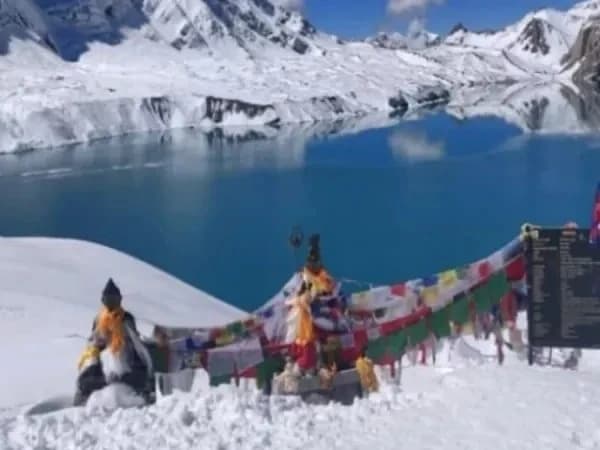 Annapurna Circuit mountain pass in winter snow