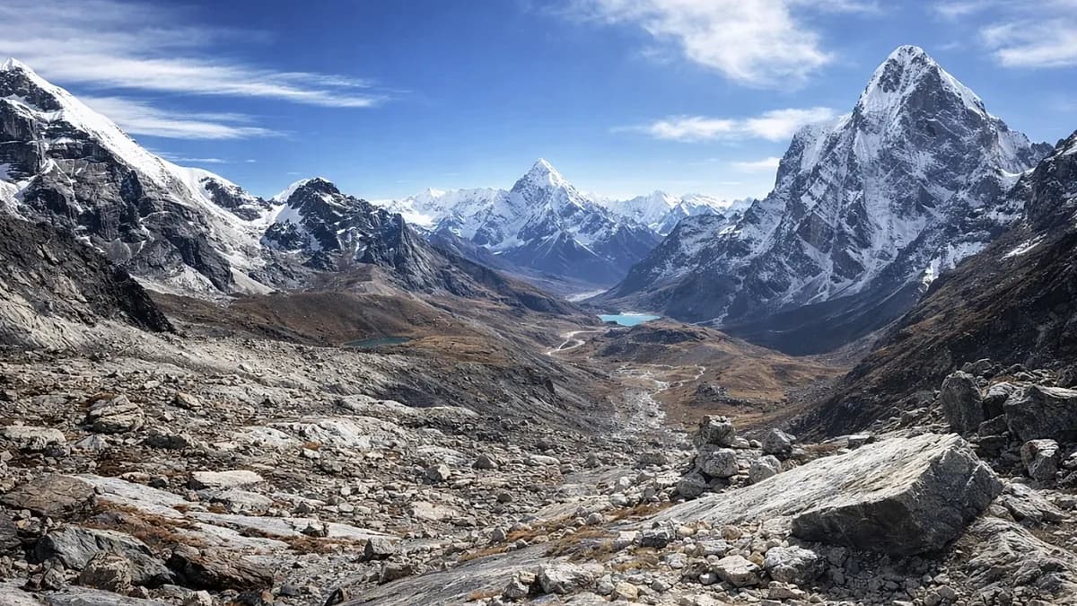 Cho La Pass Trek – A Challenging and Scenic High Pass in the Everest Region