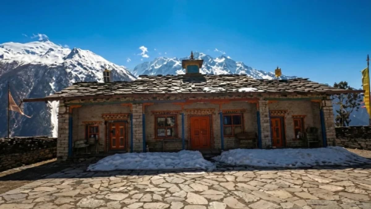 Gumba Lungdang tsum valley trek